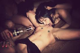 Трахают пьяную девушку на вписке (88 фото) - секс и порно