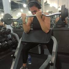 An hourglass form usually calls for more defined arms and an overall slim body. This Is Why Your Biceps Aren T Defined And How To Improve Them Huffpost Life
