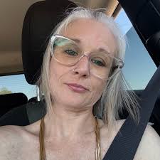 Jackie Kitts's Instagram, Twitter & Facebook