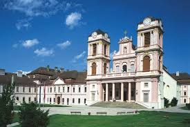 The benedictine abbey stift göttweig is situated on the eastern perimeter of austria's famous wachau valley, perched 449 meters above sea level on the southern . Stift Gottweig Danubeservice