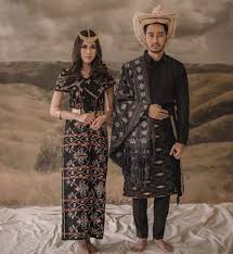 Trend mode di dunia fashion semakin semarak dengan. Pakaian Adat Ntt Tradisional Hingga Modern Lengkap Wikipie Co Id