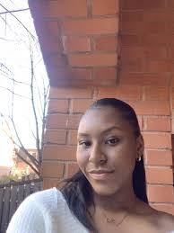 Mary Buckman's Instagram, Twitter & Facebook