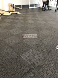 yogun trafige uygun pvc tabanli 50x50 karo halilar halilar ofisler atlantis