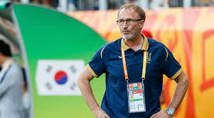 Его старший сын александр аверьянов — футболист. Aleksandr Petrakov Lunin Sozhret Kurtua V Reale Footboom