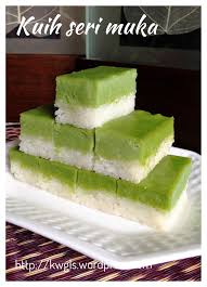 My favorite kuih of all time is kuih talam followed by this kuih seri muka. Coconut Pandanus Custard Glutinous Rice Cake Kueh Salat Or Kueh Seri Muka é¦™å…°æ¤°é¦™ç³¯ç±³è'¸ç³• Guai Shu Shu