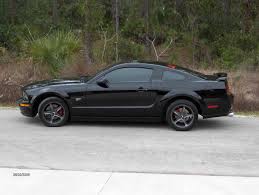 Black And Red Mustang Gt 2005 Ford Mustang Gt 1 4 Mile Drag Racing In 2020 2005 Ford Mustang Ford Mustang Ford Mustang Gt