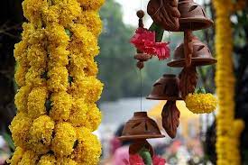 Clever Ways To Diy Indian Decor Weddingmix Weddings Decorations Elegant Romantic Easy Flower Arrangements Diy Indian Wedding Flowers