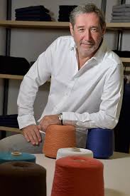 La nostra famiglia si occupa di produzione e vendita maglieria in cashmere dal 1987 e da oltre trent'anni lavora nel campo della moda italiana. Blumelange L Alta Qualita Del Cashmere E Dovuta Alla Purezza Del Filato Youreputation