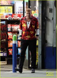 The venom sequel is arriving, and we can see a much clearer look at woody harrelson's carnage. Woody Harrelson Films Venom 2 As Cletus Kasady While Stuntmen Get To Work New Set Photos Photo 4441365 Tom Hardy Venom 2 Woody Harrelson Pictures Just Jared