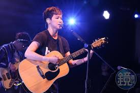 黃丹儀（ dennie wong ，1969年2月21日 － ），香港著名作曲人、編曲人、音樂監製。 她大多為自己的作品唱和音。 黃丹儀的父親為作曲家于粦（黃玉麟） ，丈夫為前金牌大風香港區行政總裁陳輝虹 3woc2tjflm34mm