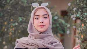 Balik lagi dengan video tipe2 kita setelah lama ga bikin video tipe. Tips Jadi Youtuber Terkenal Dari Ria Ricis