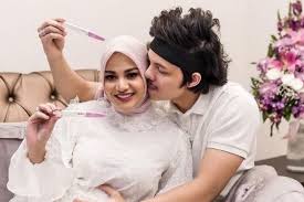 Bunda juga sangat sabar menghadapi kenakalanku yang akhirnya sering membuat bunda marah dan kecewa. Keinginannya Punya Anak Terwujud Atta Halilintar Girang Dengar Kabar Aurel Hermansyah Hamil Selamat