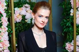 Я себя ею не ощущаю». Nemnogo Fantazii I Ulybka Sofya Ernst Pokazala Lajfhak Kak Stat Na 10 Let Molozhe Lifestyle Seldon Novosti