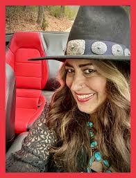 Mari Montgomery's Instagram, Twitter & Facebook