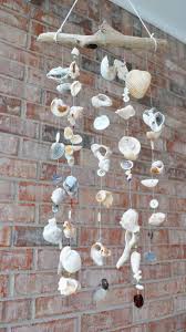 Sommerdeko Im Garten Windspiel Aus Muscheln Selber Basteln Diy Windspiele Windspiele Diy Basteln Mit Muscheln