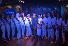 Kesemua top 12 finalis dewi remaja 2018/19 pun ada semasa malam finale, 13 januari lalu. 12 Finalis Bersaing Rebut Gelaran Dewi Remaja 2018 2019 Suara Viral Malaysia