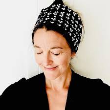 Wild Woman Swimming: A Journal of West Country Waters: Lynne Roper, Tanya  Shadrick: 9781527221987: Amazon.com: Books