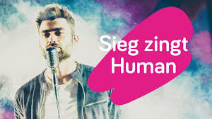 Onvoorwaardelijke liefde van deze twee bandieten, klinkt het bij de presentator die eraan toevoegt. Sieg De Doncker Overtuigt Het Publiek Met Zijn Versie Van Human Youtube
