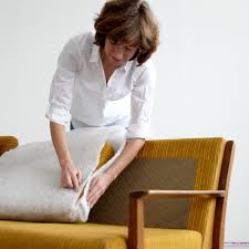Die anschaffung eines neuen sofas kann recht teuer werden, wenn die gestelle und … häufig ist an den stellen, die nicht offen zu sehen sind, ein billigerer stoff verarbeitet. Sofa Und Kissen Neu Beziehen Wunderweib