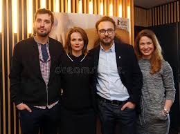 Studenții ana și toma trăiesc o poveste de dragoste, iar toma e lângă ea când ana are atacuri de panică. Ana Mon Amour Film Premiere In Bucharest Editorial Photography Image Of Popescu Actor 87114762
