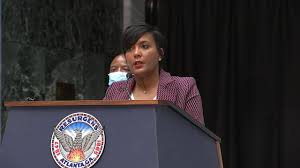 Bottoms and her husband derek have four children, lincoln, lennox, langston, and lance, all of whom are adopted. Atlanta Mayor Family Members Test Positive For Covid 19
