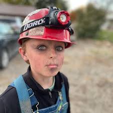 Enjoying family reunions with cousins