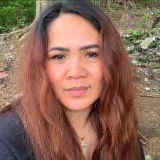 Forget complicated beauty routines. HiZoo's ThermoKnead™ 3D system gently  massages your neck and shoulders to drain trapped fluids, reduce puffiness,  and restore a naturally youthful glow—in just 10 minutes a day. Simple,