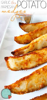 These Garlic Parmesan Baked Potato Wedges Taste Amazing And Actually Have Some Crunch To Them On Th Potato Wedges Baked Parmesan Baked Potatoes Potato Wedges