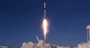 Always want to do spacex — which usually ferries cargo to orbit for nasa or private companies. Spacex Launches 60 Starlink Satellites Taking Total In Space To 950 Daily Mail Online