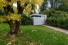Gartenhaus Mit Flachdach Verdeckte Wasserfuhrung Hpl Fassade Sichtbeton Gartenhaus Hpl Geratehaus Design Gartenhaus Gartenhaus Garten