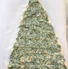 Take the two outside triangles you cut off and press dough together. Christmas Tree Spinach Dip Breadsticks My Geartools