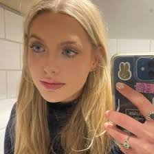 Ella Mintz (ellabellamintz)