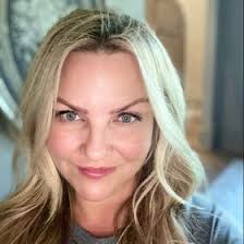 Courtney Davison's Instagram, Twitter & Facebook