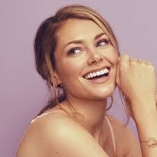 Eloise Stone's Instagram, Twitter & Facebook