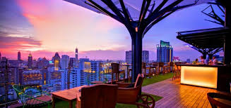 The bar stretches across the entire roof and their best cocktails are inspired by the street food the city is famous for, including tom yum. Top Fifteen Rooftop Bars In Bangkok Akyra Thonglor Bangkok