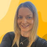 Elizabeth Weedon's Instagram, Twitter & Facebook