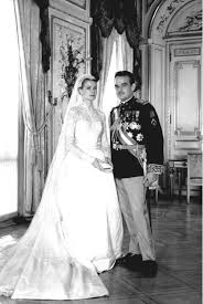 In unserem neuen monaco brautkleid findet ihr die beliebte spitze aus unserem brautkleid minnesota wieder, aber diesmal in einer sommerlichen version. Die Teuersten Brautkleider Der Royals Beruhmte Hochzeitskleider Hochzeitsfeier Ideen Grace Kelly Hochzeit