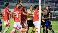 Persib bandung vs persija jakarta. Laga Persib Vs Persija Berakhir Ricuh