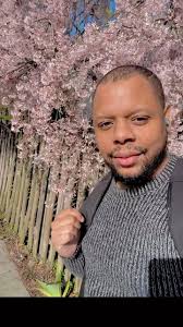 #DC has the cutest trees and flowers and thangs right now. Impromptu pic  walking home from work. 🌸🌤️