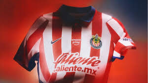 Con la 'Hormiga' González, Chivas presenta nuevo jersey