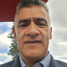 EL LÍDER NO BRILLA, EL LÍDER DA LUZ 💫