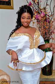 Epingle Par Eva Barham Sur Dakar Buzz Robe Africaine Mariage Robes De Mariee Africaine Tenue De Mariage Africain