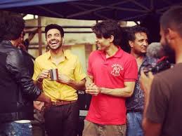 Pati patni aur woh actors ananya panday and aparshakti khurana were spotted shooting in lucknow on saturday. It S All Smiles On The Sets Of Pati Patni Aur Woh Filmfare Com