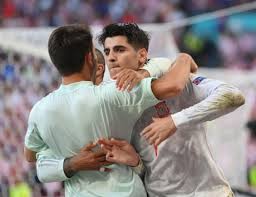 La roja comenzó perdiendo con un insólito autogol a los 20 minutos de juego, cuando el portero unai simón no pudo controlar un pase largo de su. Sxzktwqn4rxekm