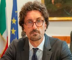 Marito 💑, padre di due bimbi 👫, runner🏃e portavoce m5s al senato 💪🏻 m.facebook.com/danilotoninelli.m5s. Futuromolise Termoli Operatori Della Capitaneria Di Porto Aggrediti Nel Corso Dell Operazione Mare Sicuro Toninelli Condanna La Vile Aggressione