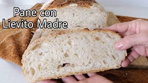 Un pane estremamente semplice con una crosta molto aromatica e fragrante, un mollica soffice e vaporosa. Pane Con Lievito Madre Fragrante E Leggero Youtube