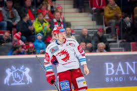 Born feb 28 1996 who was active from 2012 to 2021. Hokejova Extraliga 2018 19 Trinec Mlada Boleslav Petr Vrana Aktualne Cz