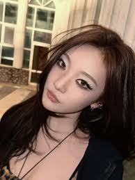 Who Is the “True” Main Visual of aespa? Viral Post Ignites Heated  Discussion 👀 A recent Pann post has revived a familiar question in the  fandom: which aespa member is the “true”