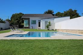 Con piscina privada, está situado en una parcela ajardinada de 1.200 m², dispone de tres amplios dormitorios, dos baños, gran salón comedor con chimenea, cocina bien equipada ¿buscas una casa con piscina privada? Casa Con Piscina Privada Jardin Y Barbacoa En Zona Tranquila Y Centrica O Grove O Grove Espana Actualizado 2020 Alquileres Vacacionales En O Grove Tripadvisor