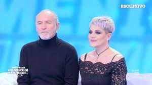 Dopo le accuse di alcuni cantanti non scelti, nella giornata di ieri è arrivata una. Manuela Villa Il Rapporto Con Il Padre E I Fratelli Presunti Domenica Live Mediaset Infinity